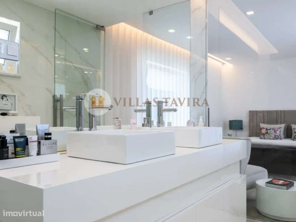 Moradia T3 de Luxo com Piscina, Vista Mar e Acabamentos Premium-41