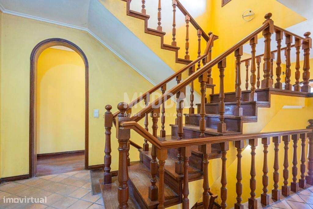 Oportunidade em Azurva – Moradia Isolada com Grande Terreno!-10