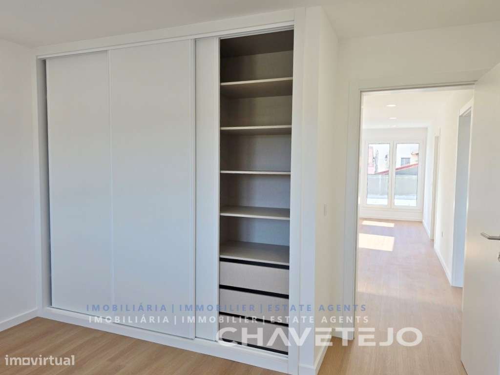 Moradia T4 Moderna c/ Garagem, estilo e Conforto a um Passo de Tomar-48