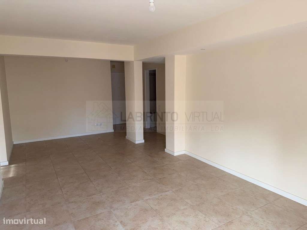 Vende-se ótimo T2 totalmente remodelado em Algueirão-Mem Martins - ... - Grande imagem: 5/9