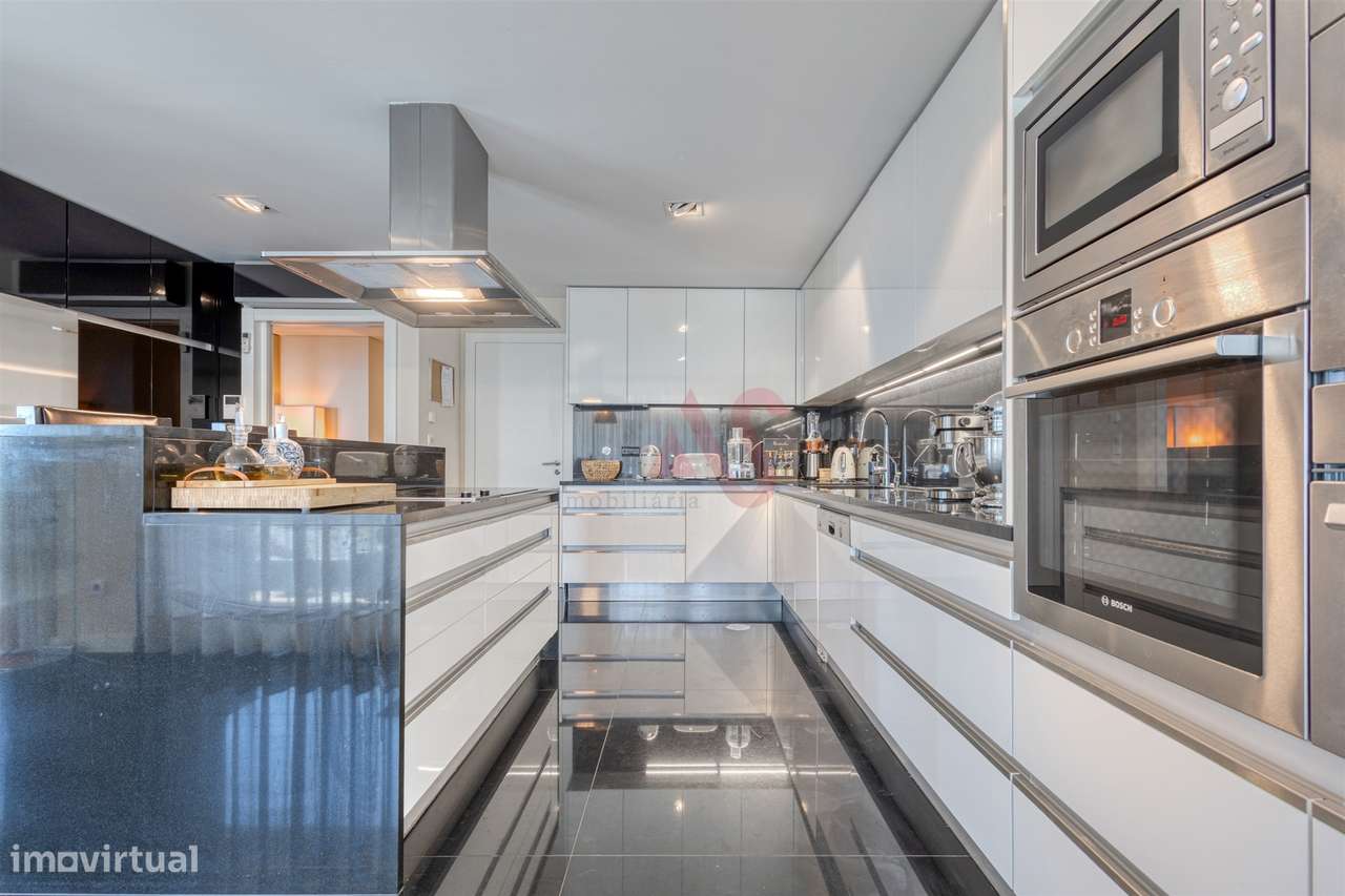 Penthouse Duplex Exclusiva em Frente à Praia de Salgueiros – na Primei-10