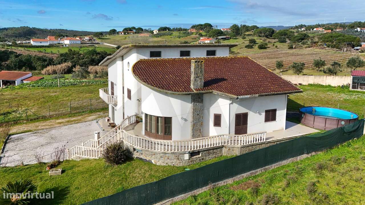 Fantástica Moradia - São Sebastião com 1400m2 de jardim - Grande imagem: 2/7