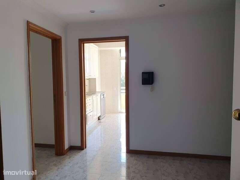 Apartamento T2 em Canelas - Grande imagem: 2/11