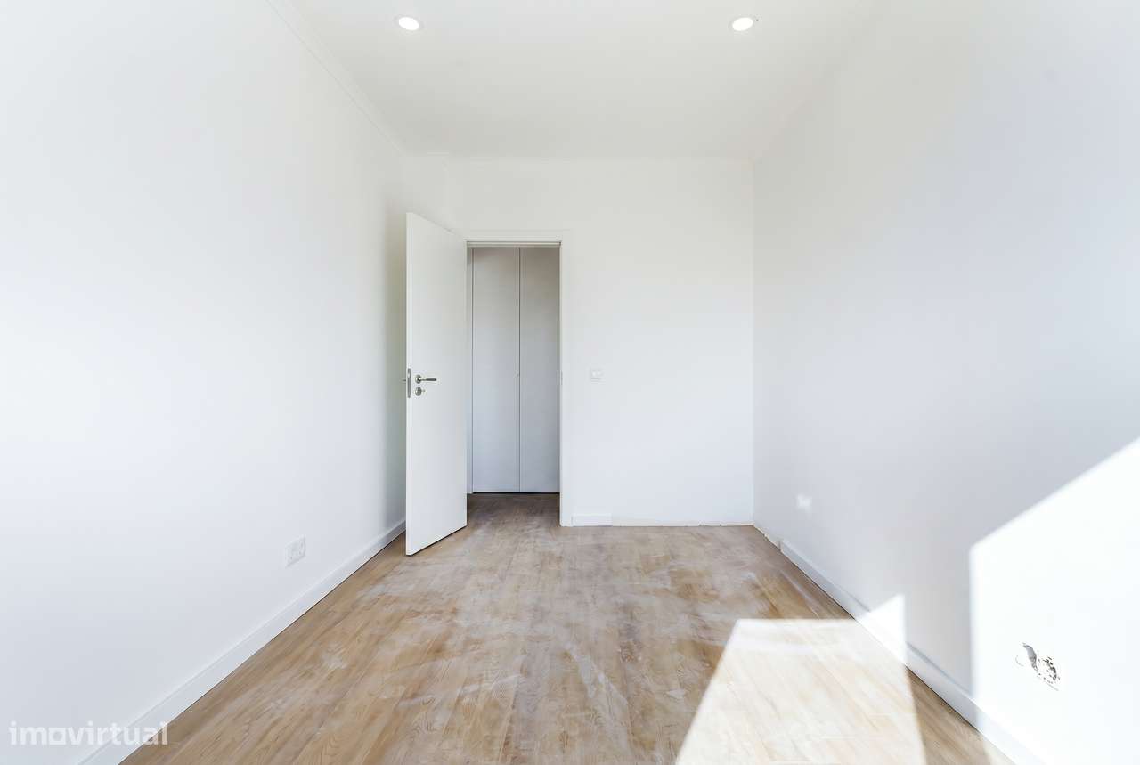 T2 a Estrear junto ao parque central da Amadora | Design moderno-10
