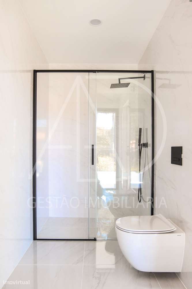 Moradia, 367 m², Corroios-11