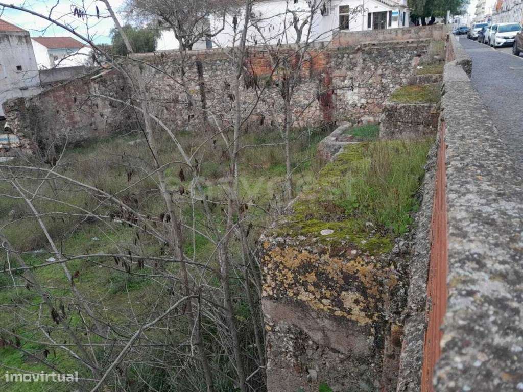 Terreno com uma área total de 1.072,30 m², localizado no coração da... - Grande imagem: 5/12