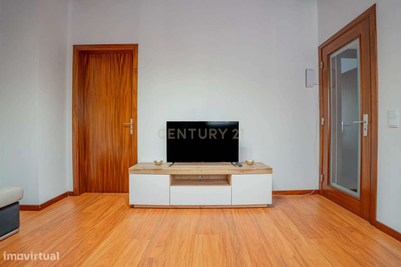 Oportunidade Única: T3 + T2 com Excelente Potencial-22