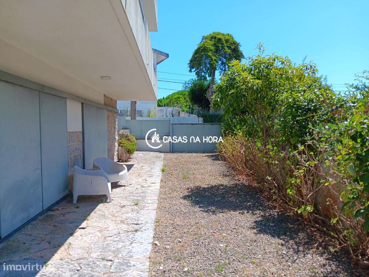 Moradia T3+T1  na Rua João das Regras, junto à Avenida de Sintra.-28