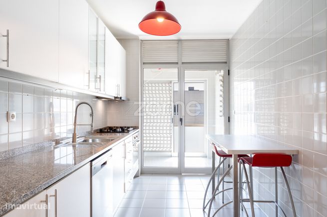 Apartamento T3 com duas varandas, garagem e arrumos, Maia-4