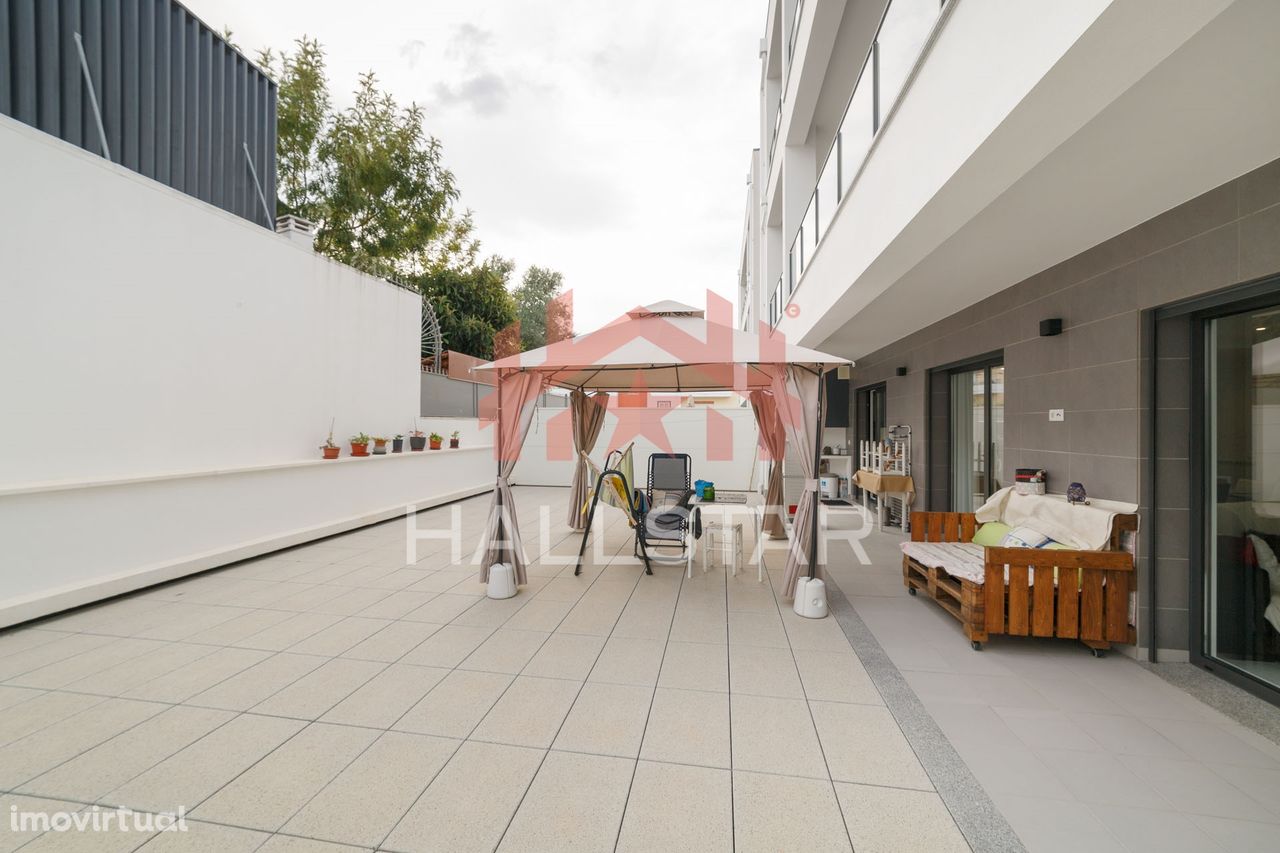 Apartamento T3 / Semi Novo / Terraço com Jardim / Cruz da Areia