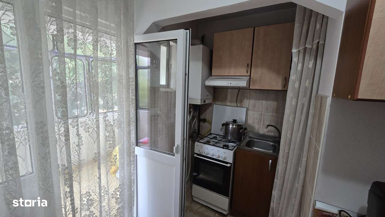 Vând apartament cu 2 camere decomandate - Imagine principală: 4/8