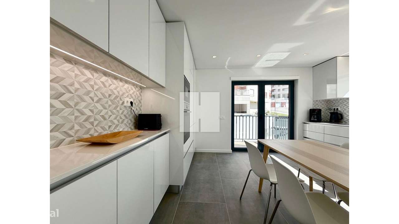 Moradia T4 Nova e Completa-12