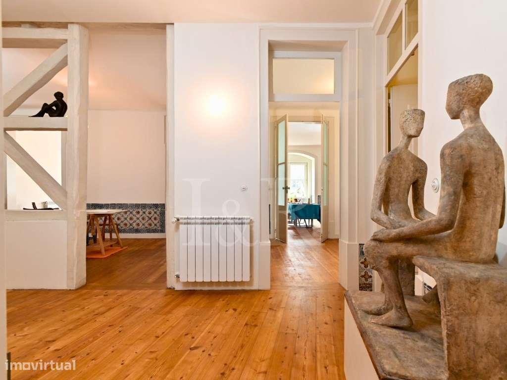 Apartamento T3 renovado no centro histórico de Lisboa-20