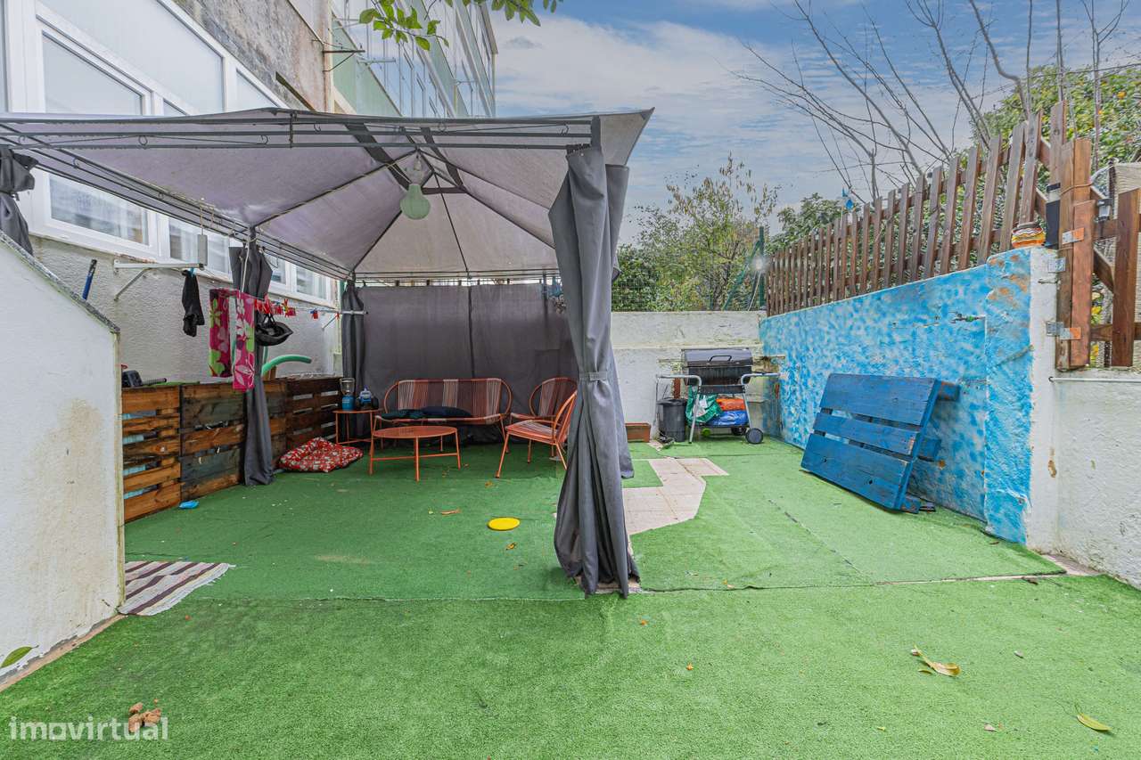 Apartamento T2 em RC com Quintal no Seixal-23
