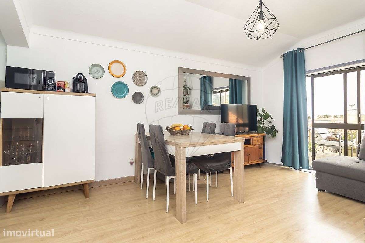 Moradia T5 + Moradia T2 | Terreno 3.717 m² | Azeitão-25