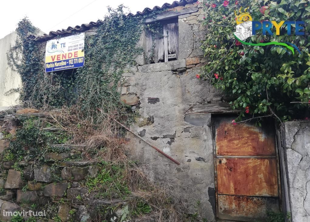 Imóvel Rústico para reconstruir situado em Aldeia de João da Tira