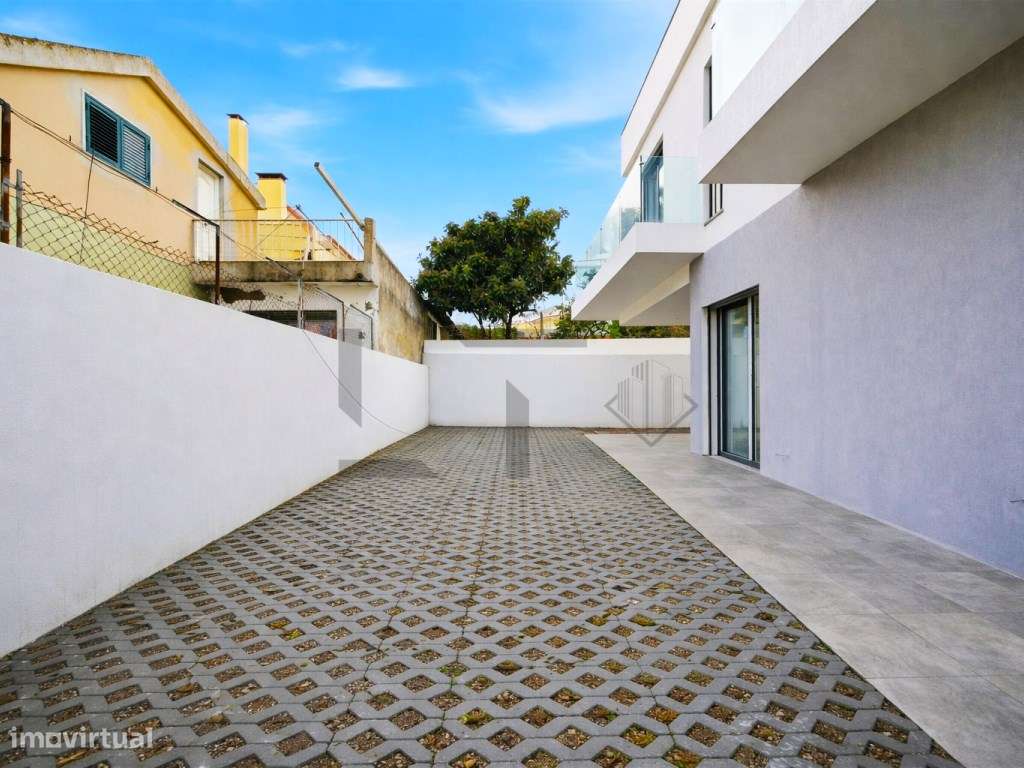 Fantástica Moradia T3 Pronta a Estrear com 3 Suítes, Jardim e Parqu... - Grande imagem: 4/28