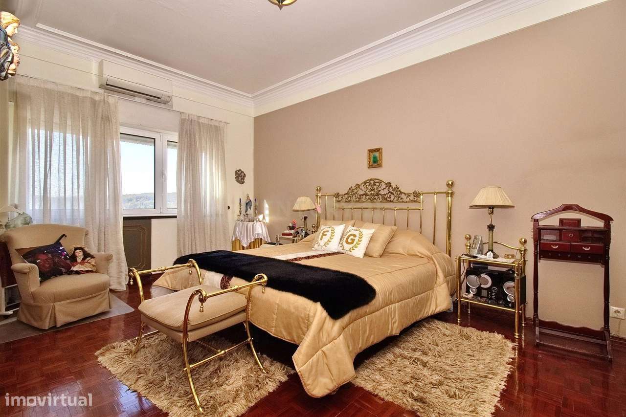 Apartamento T6 com Terraço e Vista 360º em Campolide - 314m²-10