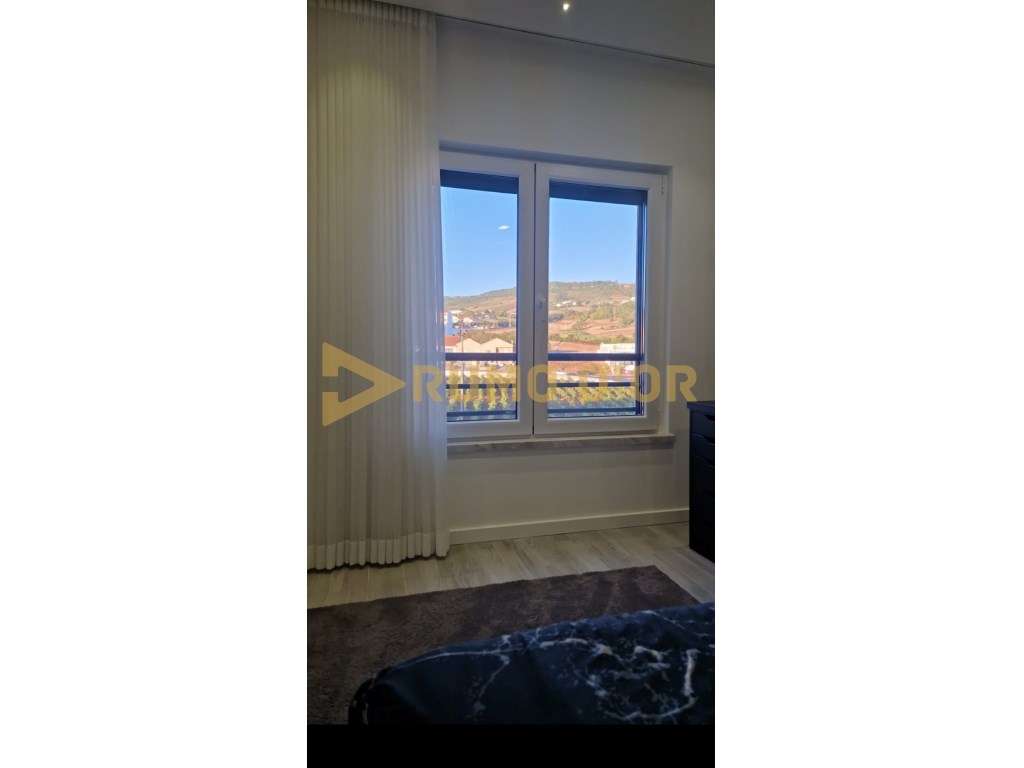 Arruda Dos Vinhos,T3 com parqueamento e arrecadação-5