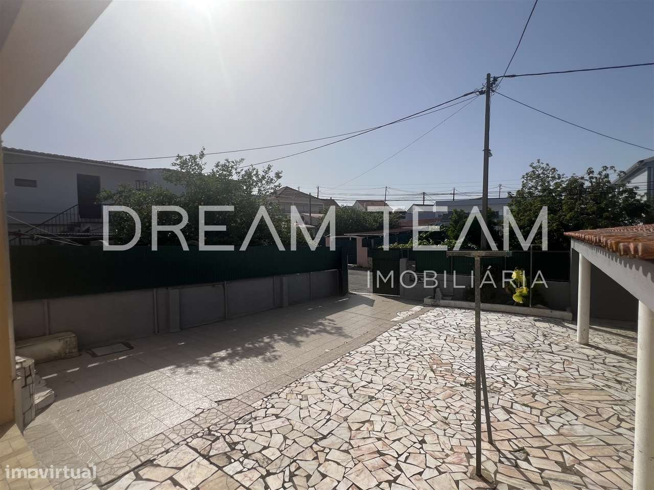 Moradia T4 Bifamiliar na Charneca da Caparica para Remodelação-6