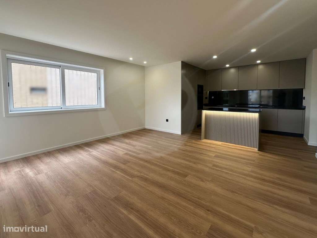 T3 Totalmente Remodelado no Centro da Póvoa de Varzim - Grande imagem: 4/45