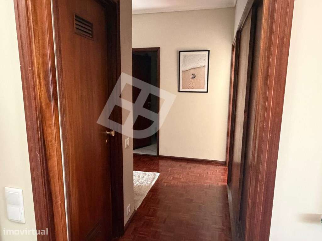 Apartamento T4 c/ Varanda - Av. Lourenço Peixinho-4