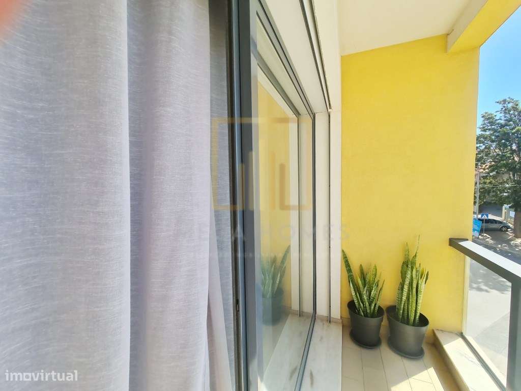 Apartamento T3 com Terraço e 3 WC, em Lagoa.-57