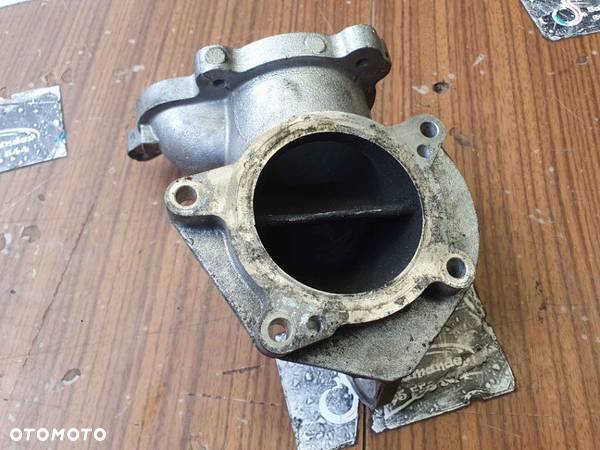 Podstawa 06D131569C EGR Przewod EGR Rura Kolanko EGR Audi A4 B6 B7 2.0 FSI - 8