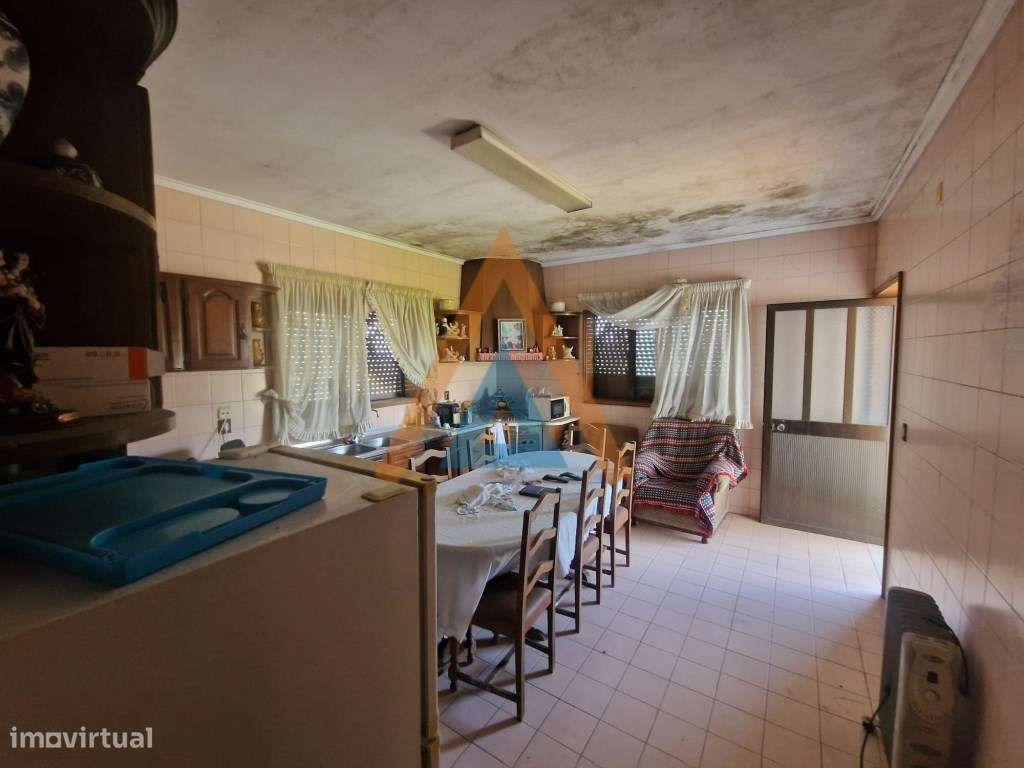 Excecional casa com 3 pisos e anexos, amplos espaços, possibilidade...-12