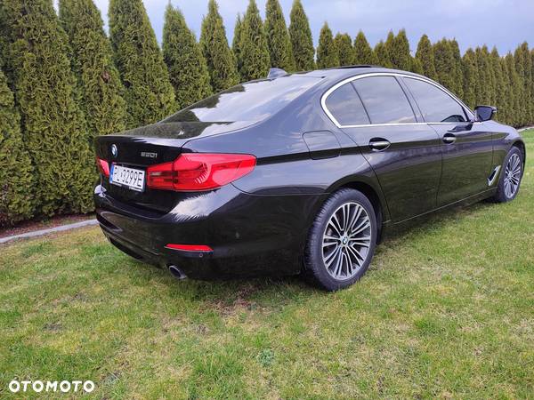 BMW Seria 5 530i GPF Luxury Line sport - 9