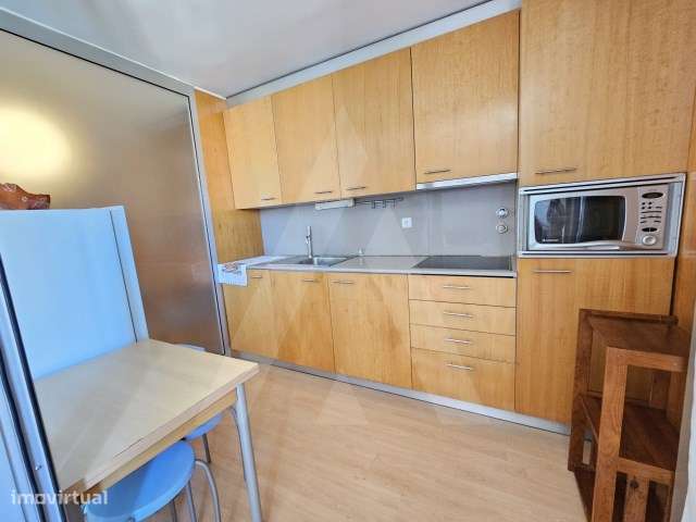 Apartamento T1 mobilado e equipado junto ao Glicínias - Grande imagem: 4/16