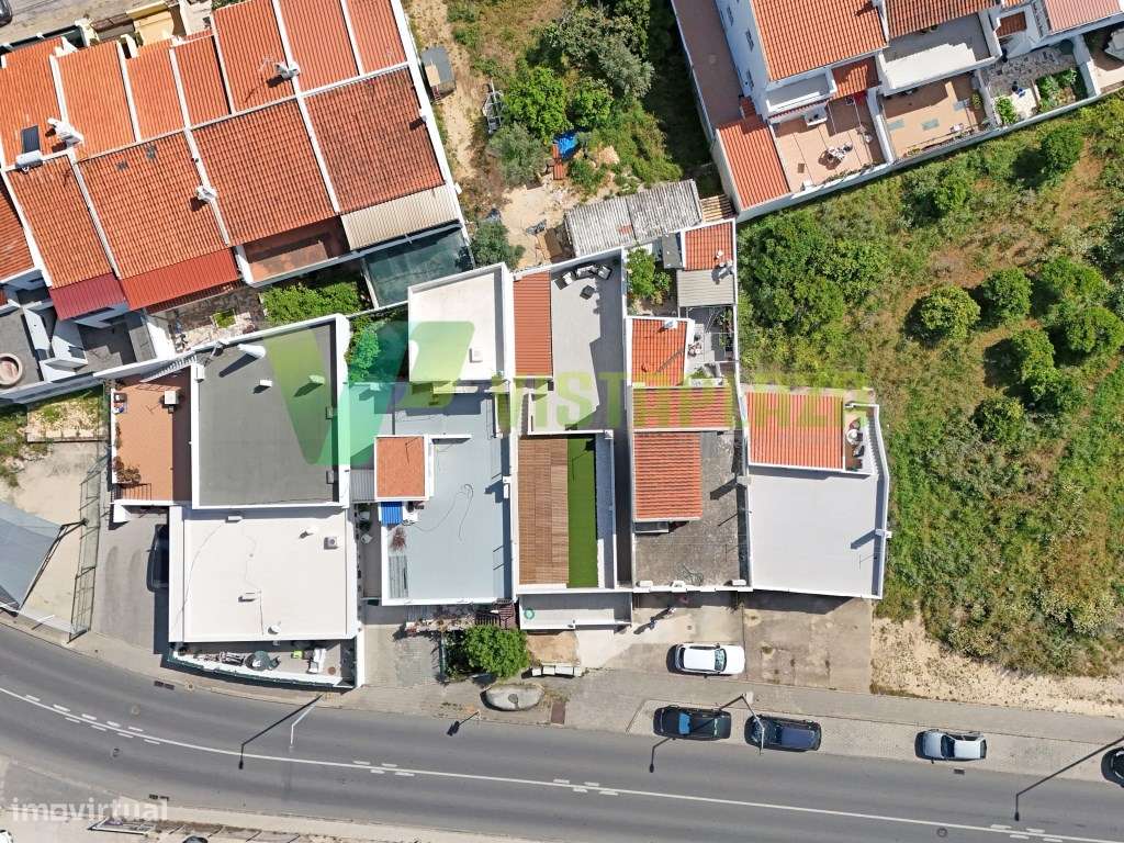 Moradia T2 Renovada em Portimão com Terraço e Espaço Exterior-25