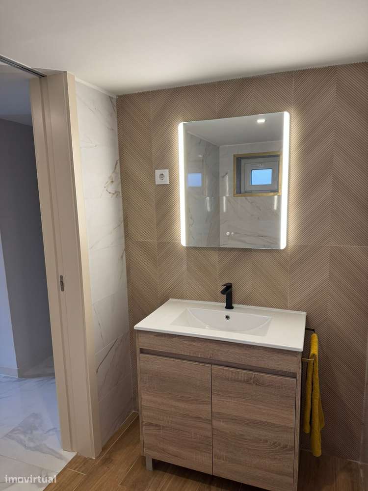 Moradia T3 individual Nova em Rebordões-25