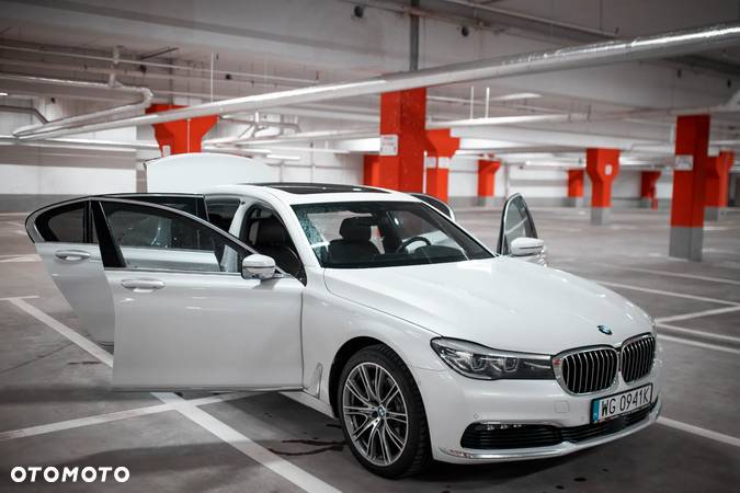 BMW Seria 7 740Li - 39