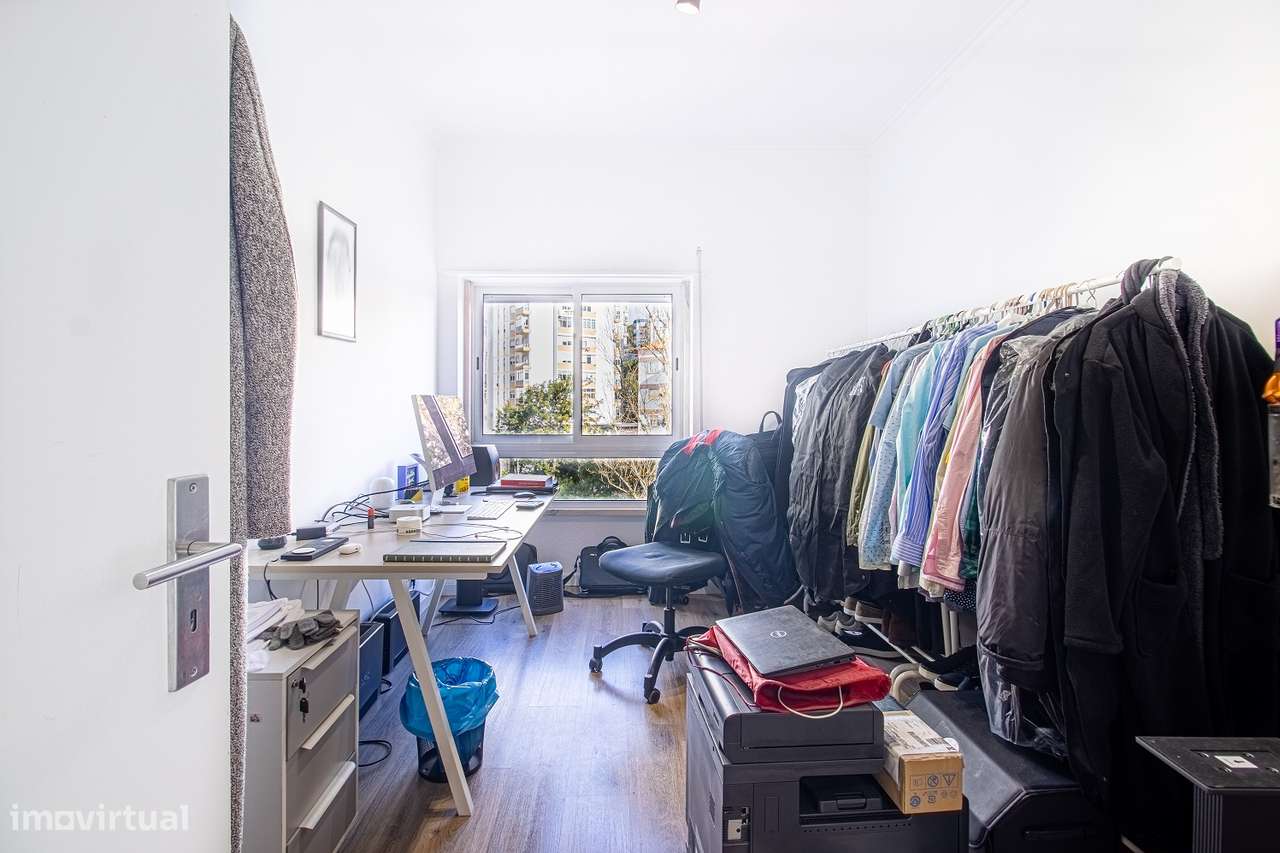 Apartamento T4 remodelado em Carnaxide-17