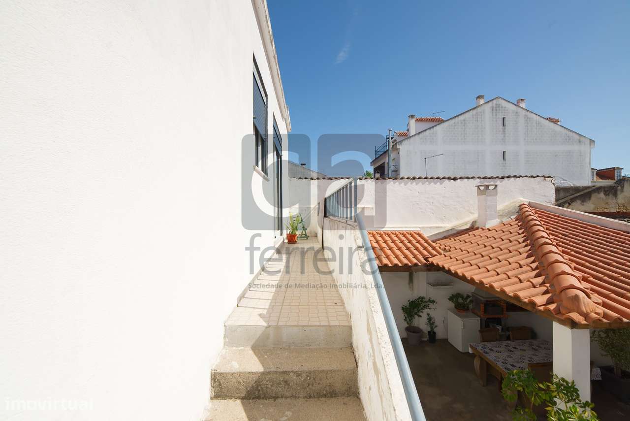 Moradia T3 Totalmente Remodelada em Almeirim-27