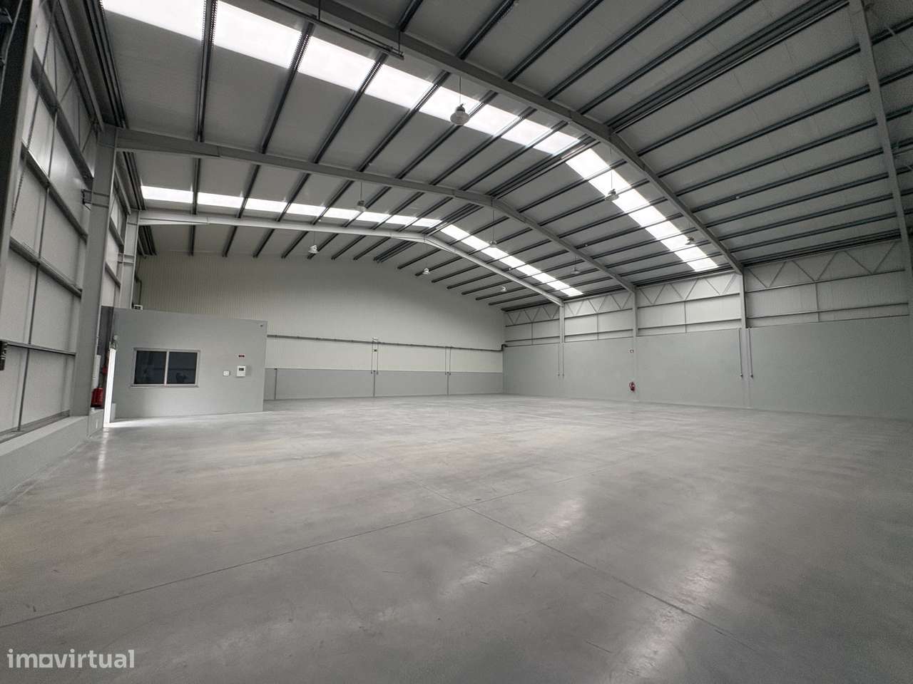 PAVILHÃO NOVO para arrendamento em frente á IC2/N1 - Grande imagem: 3/5