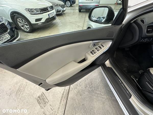 Volvo V40 Cross Country T3 Geartronic Momentum - 19