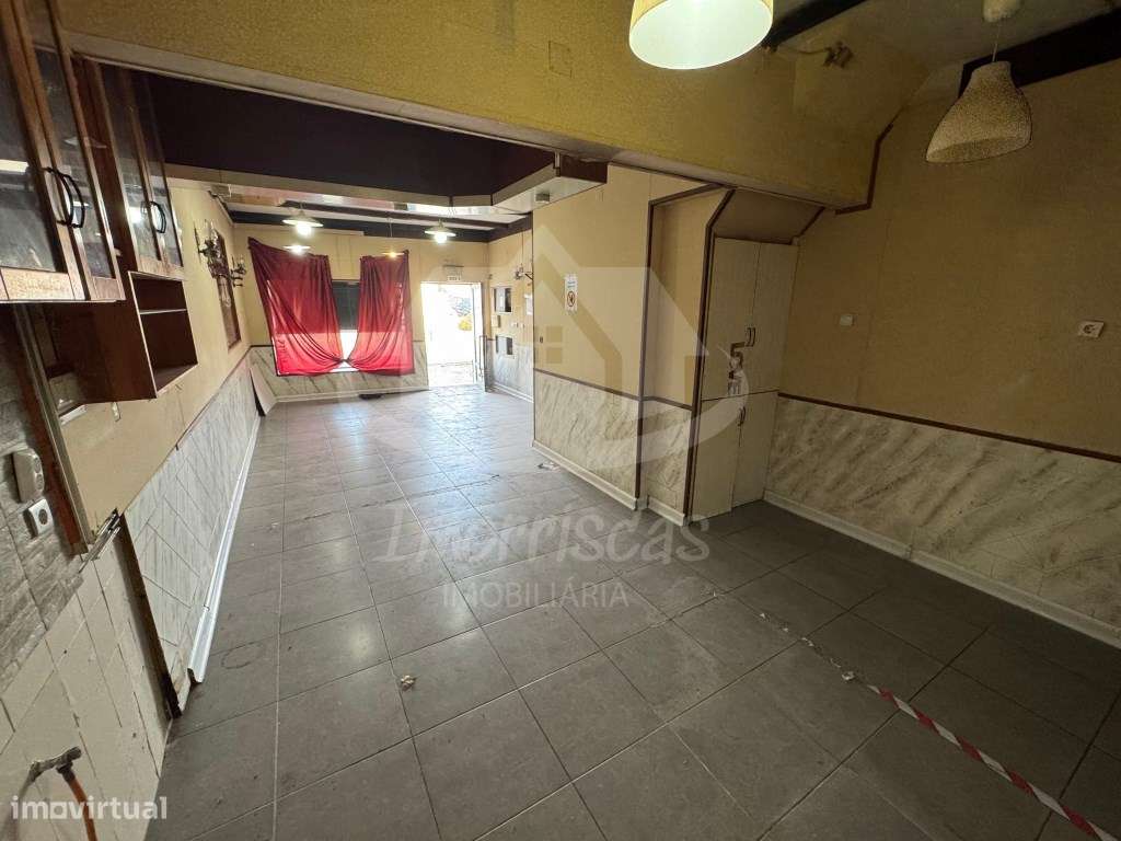 Loja para arrendamento, situada na Rua 1.° de maio, Cabo de Vialonga - Grande imagem: 4/20