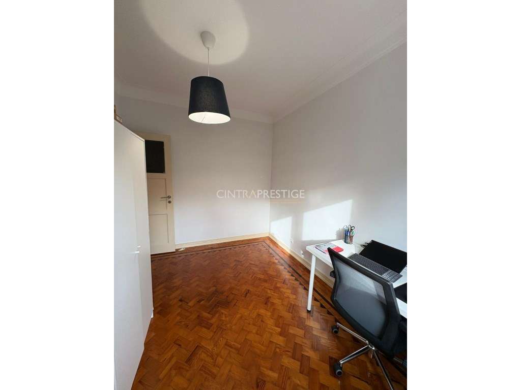 Apartamento T2 Remodelado com Varanda - Odivelas-Olival de Basto-17