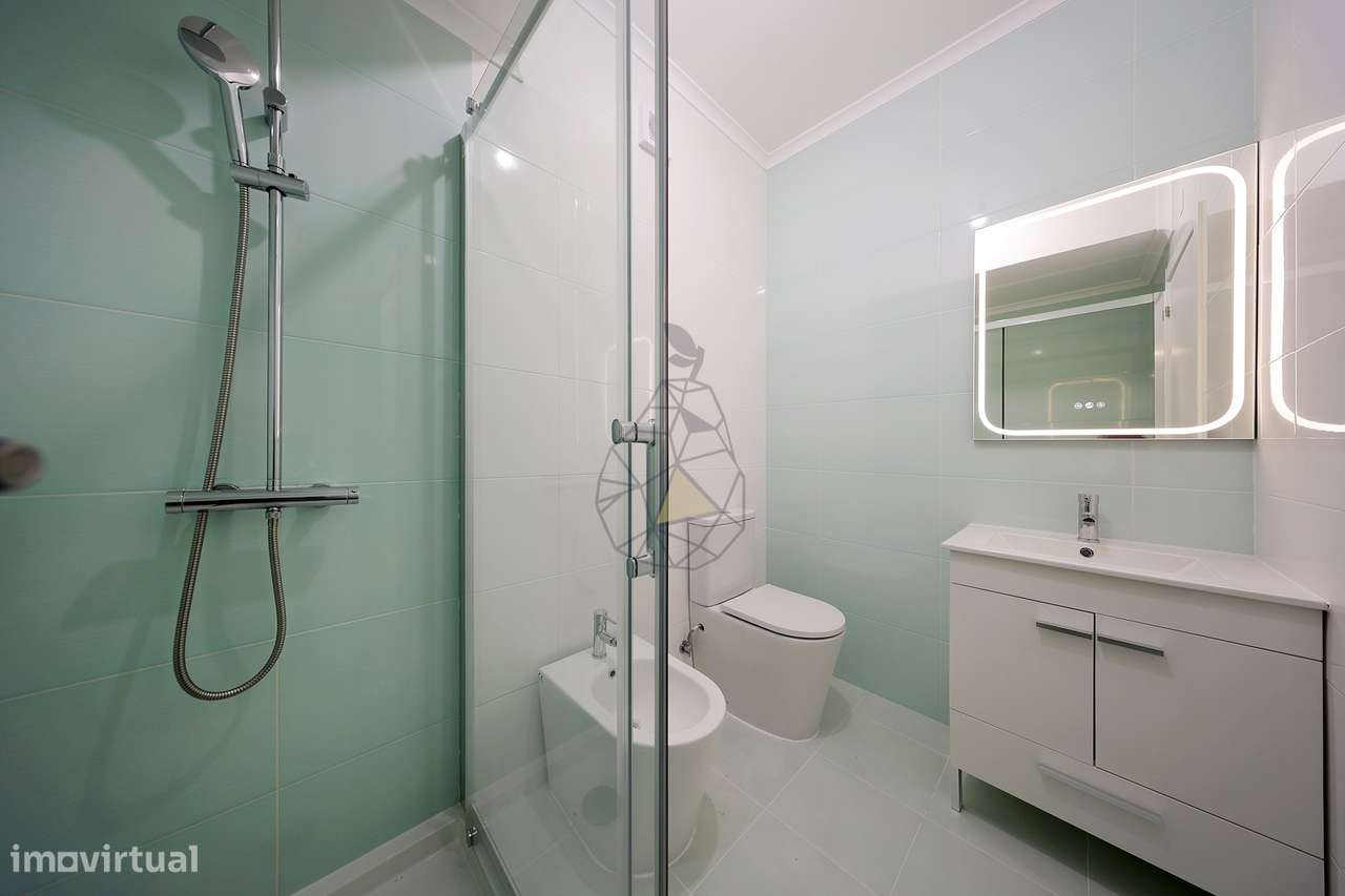 T3 central totalmente remodelado, com 2 casas de banho em Portimão-21