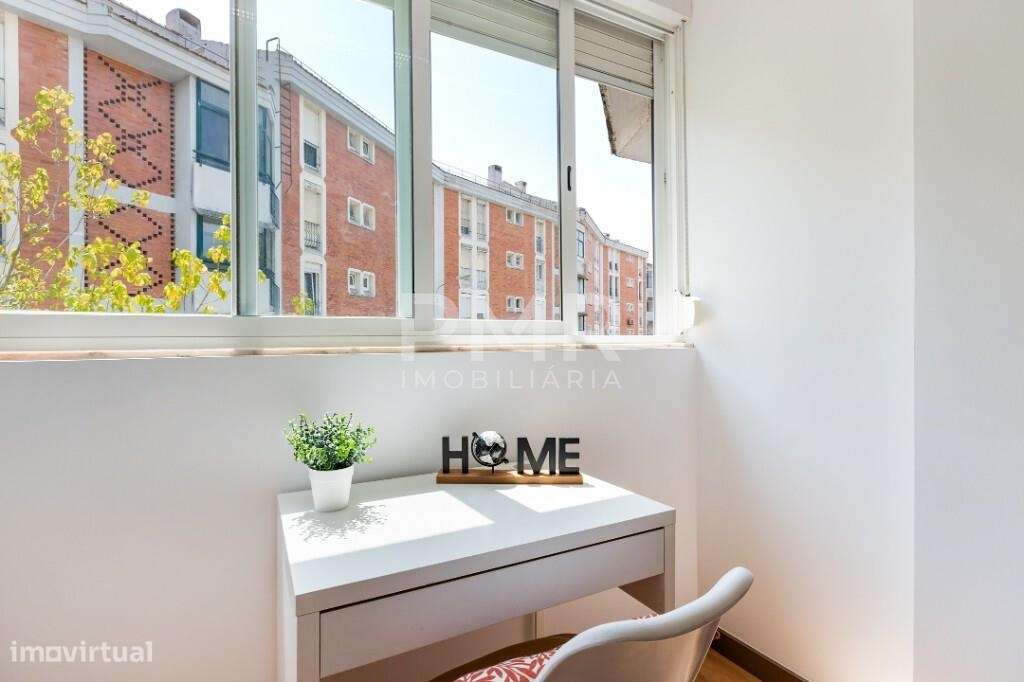 Apartamento T3 remodelado nos Olivais-14