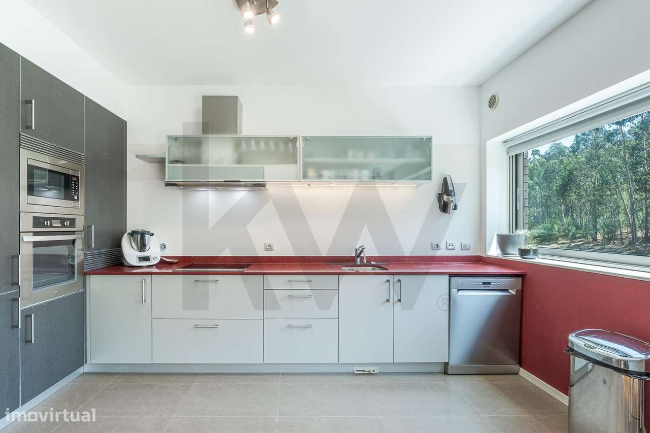 Moradia T3+1 de Excelência com Jardim Privativo em Santa Joana, Aveiro-15