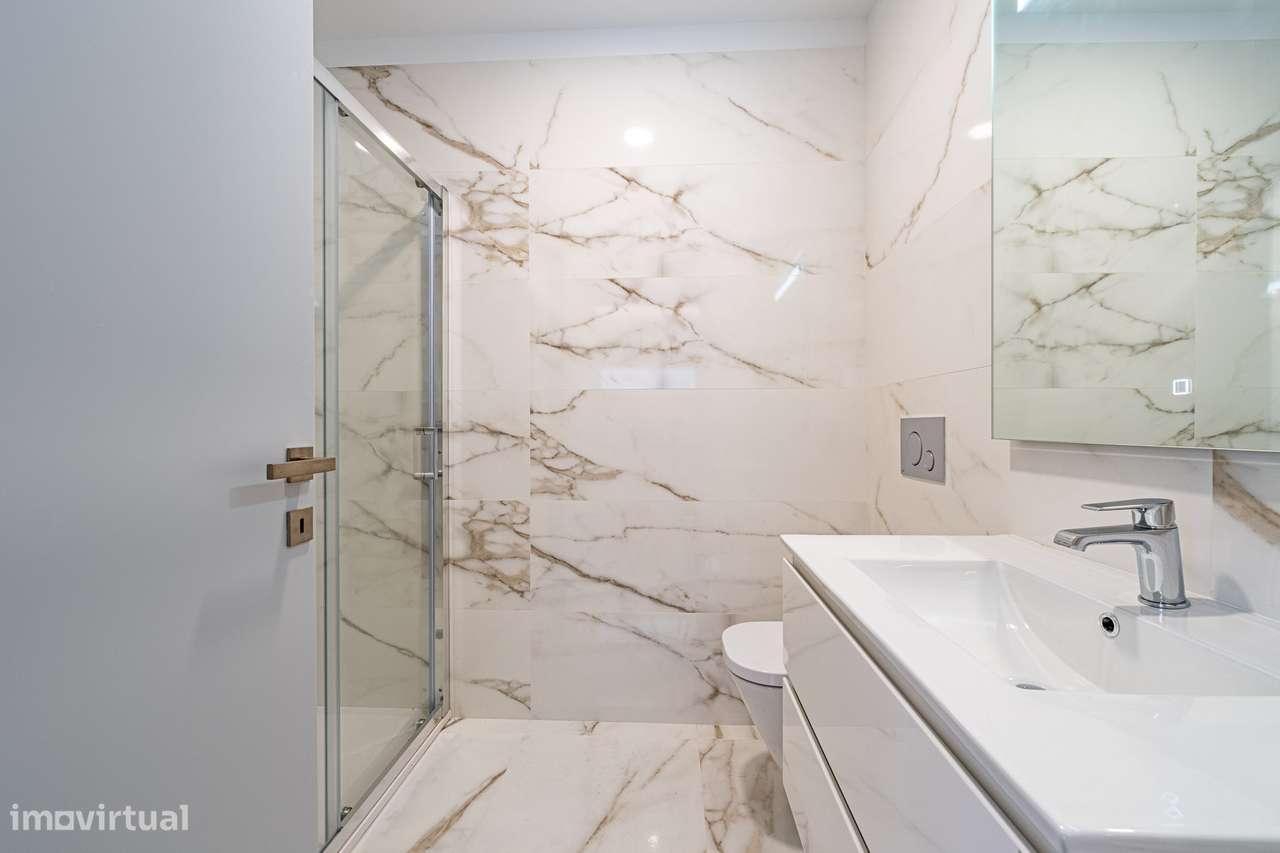 T4 amplo, 4 suites e estacionamento 4 carros – Marquês, Porto-20