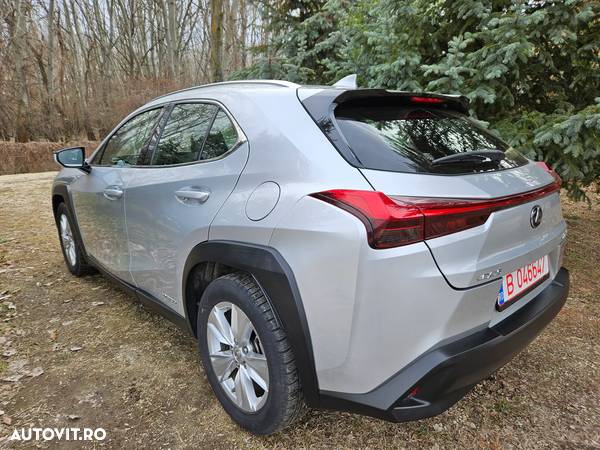 Lexus UX 250h 2.0L HEV 20H- (178 HP) 4X2 CVT Business - 4