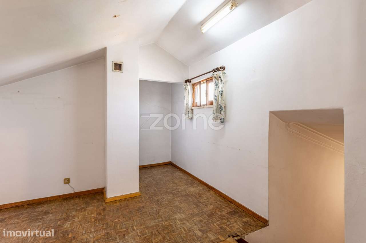Moradia T4 em verdadeiro oásis urbano-29