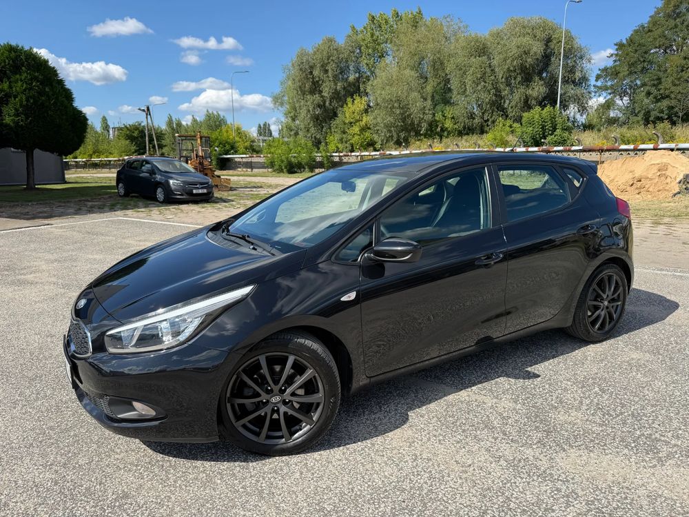 Kia Ceed II (2012-) 1.4 CVVT Dream Team Edition 2013