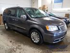 Chrysler Town & Country - 2