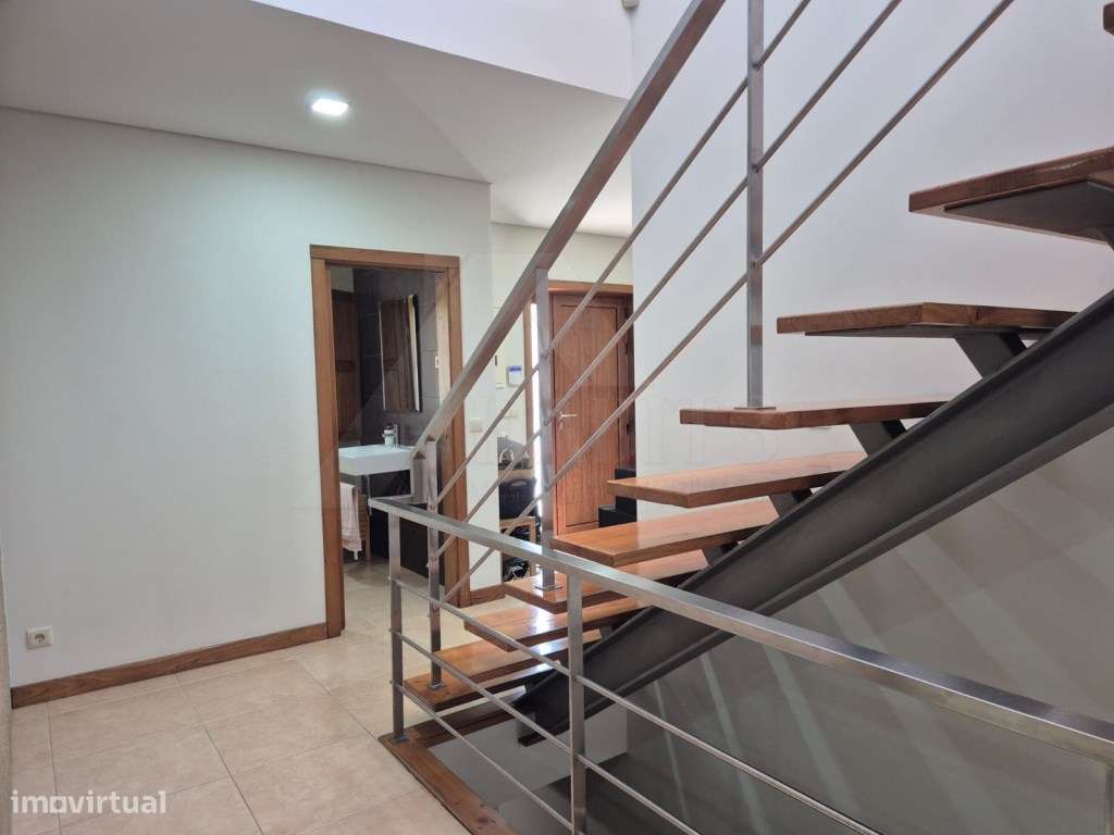 Moradia T4 com Suite, Jardim e Garagem - Centro de Ponte de Lima-34