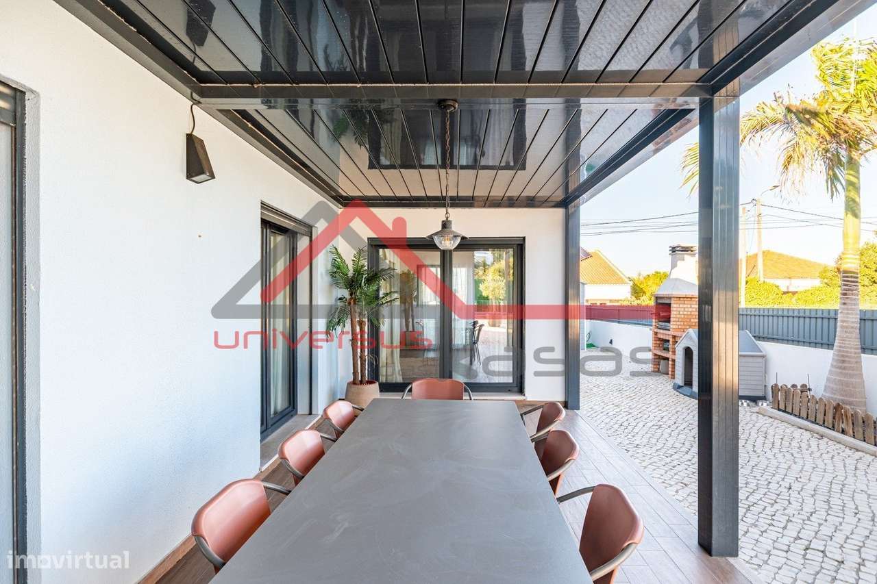 Moradia Térrea Isolada V4 com Piscina Moita-41